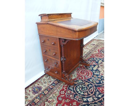 Davenport walnut desk with threads, 19th century. cm L52xW50xH86