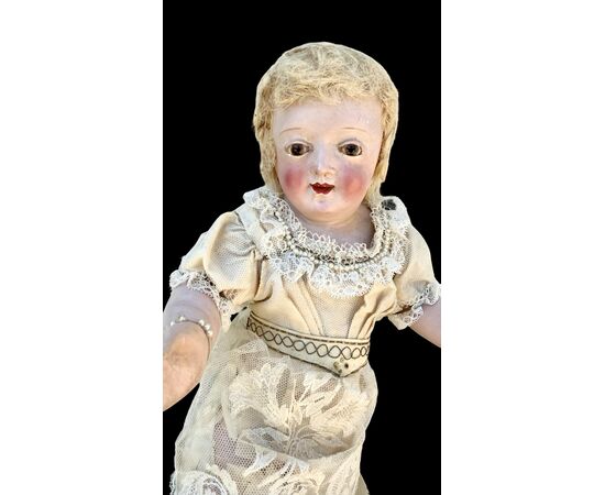 Polychrome wooden sculpture depicting the baby Jesus.