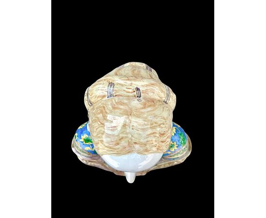 Large majolica bust depicting the Queen of Aragon. Minghetti. Bologna.
