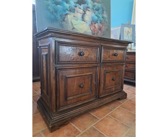 Credenza del '600 in noce