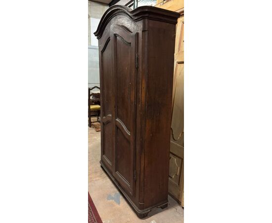 ARM252 - Walnut wardrobe, two doors, 18th century, measures cm L 116 x H 198 x D 35