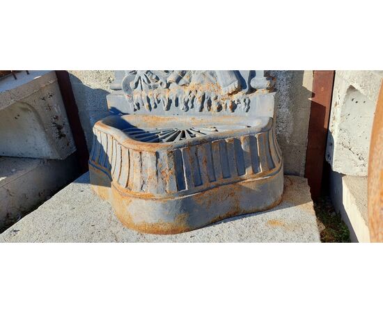 Cast iron wall fountain