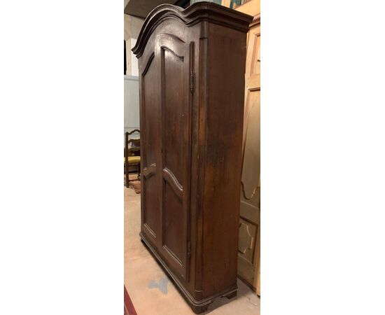 ARM252 - Walnut wardrobe, two doors, 18th century, measures cm L 116 x H 198 x D 35