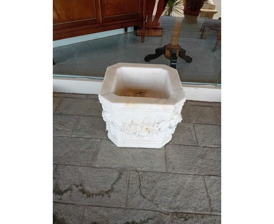 Vaso in marmo bianco