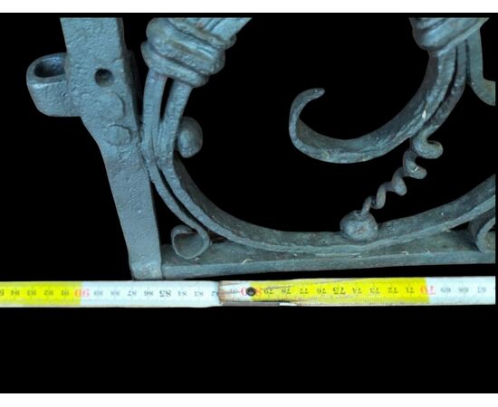 2 Elementi in ferro forgiato di un cancello probabilmente d'altare XVIII secolo