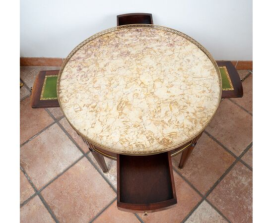 Antique low coffee table, Napoleon III style, in mahogany with inlays of gilded bronze elements. France, 20th century.