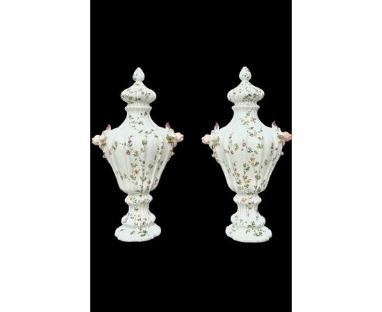 Pair of ceramic vases with floral decoration. Gian Battista Viero manufacture. Nove di Bassano