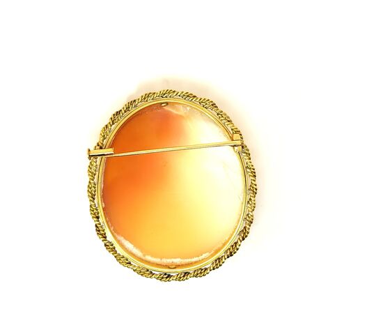 Spilla in oro con cameo