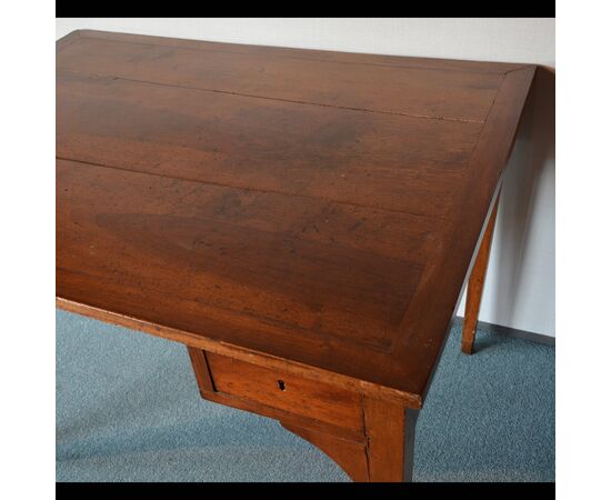 Lucchese walnut desk