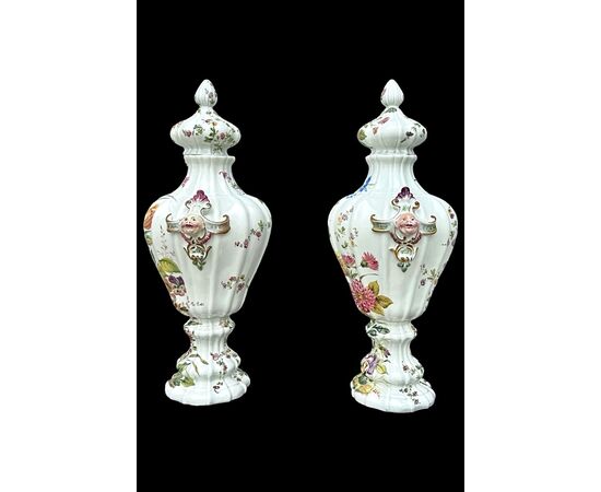 Pair of ceramic vases with floral decoration. Gian Battista Viero manufacture. Nove di Bassano
