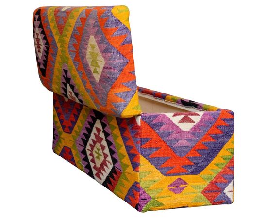 Kilim-covered trunk-bench - M/634.