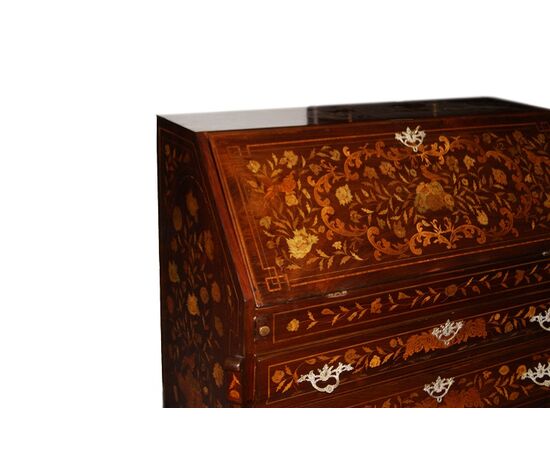 Dutch flap desk from the 1700s, Regency style, in richly inlaid mahogany with floral and bird decorations