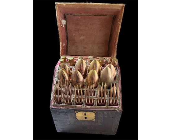 Set di posate da viaggio, in cofanetto in cuoio impresso in oro , Venezia fine del XVIII secolo