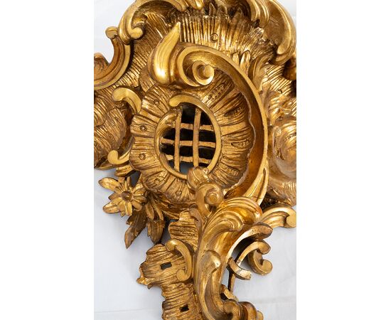 Pair of antique Neapolitan Louis Philippe gilded and carved wooden shelves. 19th century period.