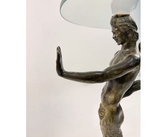 Tavolo basso con base tripode in bronzo, XX secolo