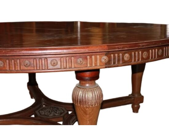 Large early 1800s French Louis XVI style mahogany table, 2 meters in diameter.