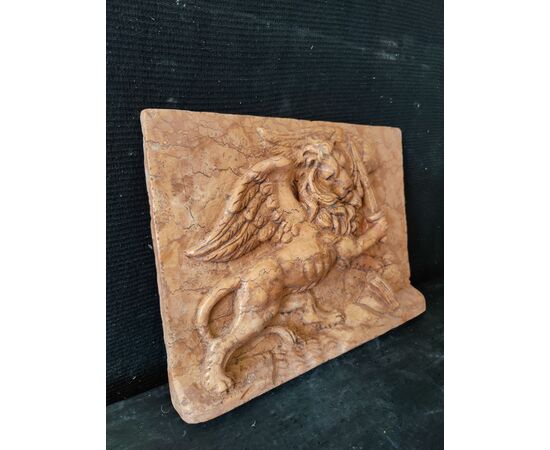 Bassorilievo - Strepitoso Leone di San Marco in marmo rosso Verona - 41 x 30 cm