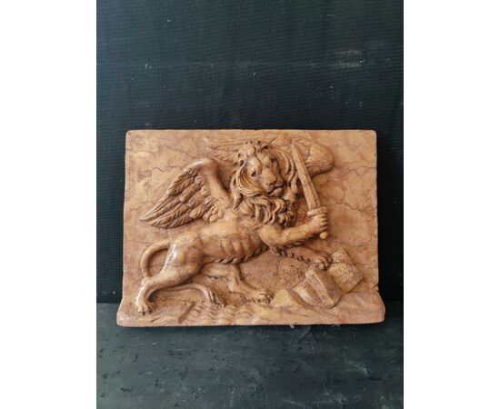 Bassorilievo - Strepitoso Leone di San Marco in marmo rosso Verona - 41 x 30 cm