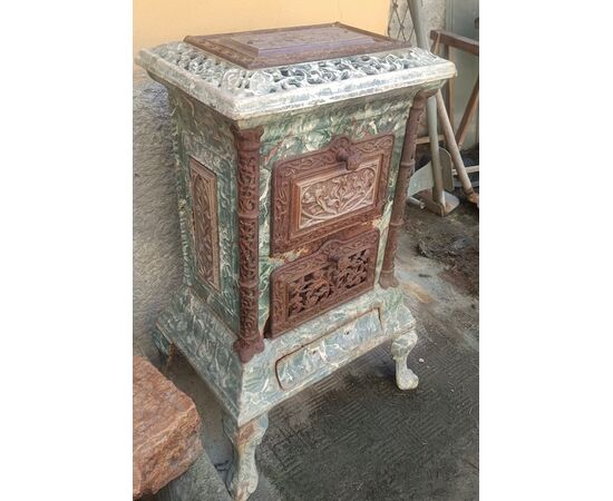 Majolica stove