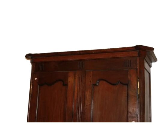 Armadio Provenzale francese del XVIII secolo a 2 ante chiuse in legno di noce