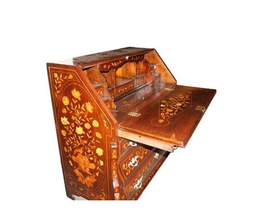 Dutch flap desk from the 1700s, Regency style, in richly inlaid mahogany with floral and bird decorations