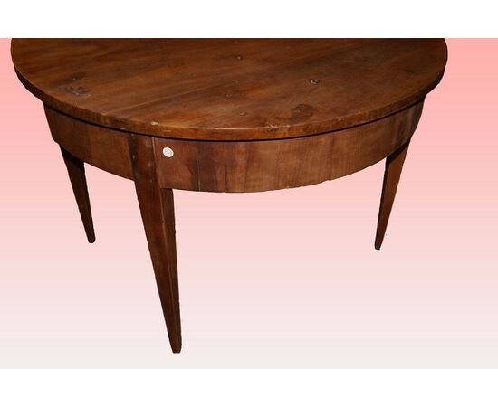 Italian Louis XVI style extendable circular table in walnut, extendable to 3 meters, early 1800s.