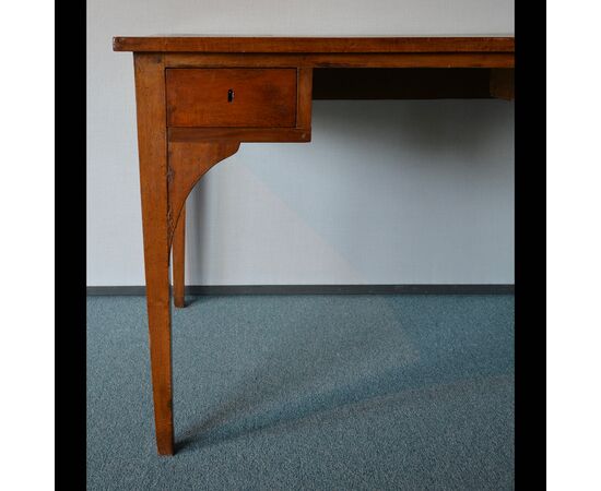 Lucchese walnut desk