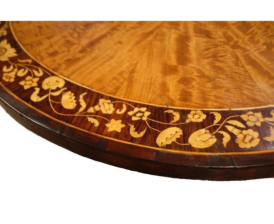 Early 1800s English fixed circular table in birch and rosewood with beautiful inlays