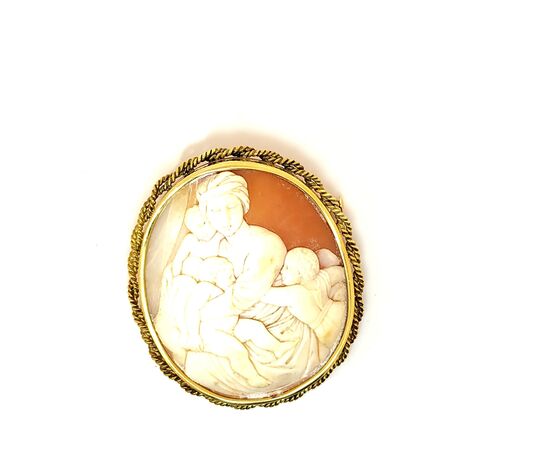 Spilla in oro con cameo