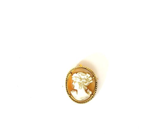 Pendente, spilla in oro con cameo