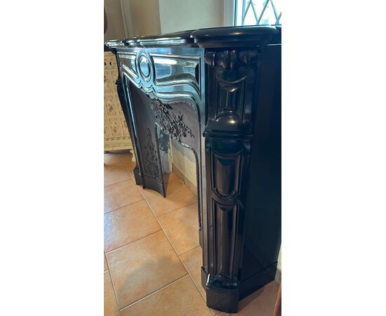 French fireplace IN BELGIAN BLACK MARBLE WITH REDUCER