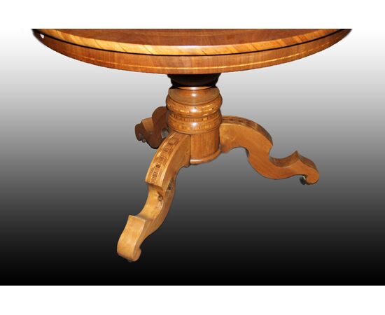 Large fixed circular Sorrento table from 19th-century Italy, richly inlaid