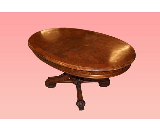 Fixed oval Louis Philippe style living room table from the 1800s in mahogany and elm burl.