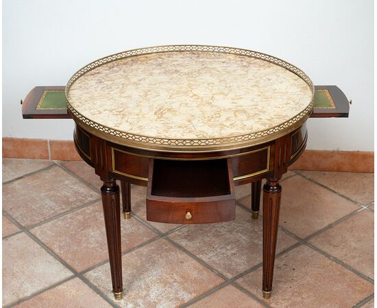 Antique low coffee table, Napoleon III style, in mahogany with inlays of gilded bronze elements. France, 20th century.