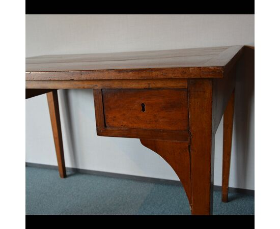 Lucchese walnut desk