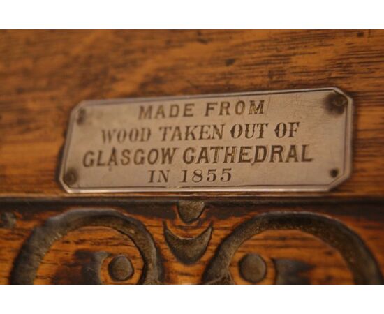 Antique large Tudor style sideboard from the 1800s in oak with a Glasgow Cathedral plate