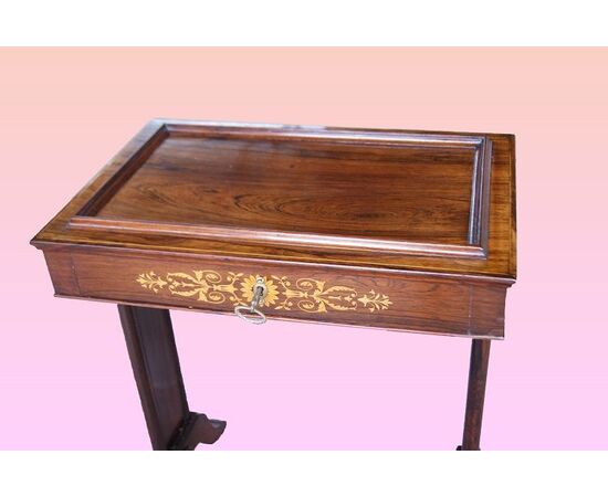 Tavolino francese stile Carlo X del 1800 in palissandro riccamente intarsiato