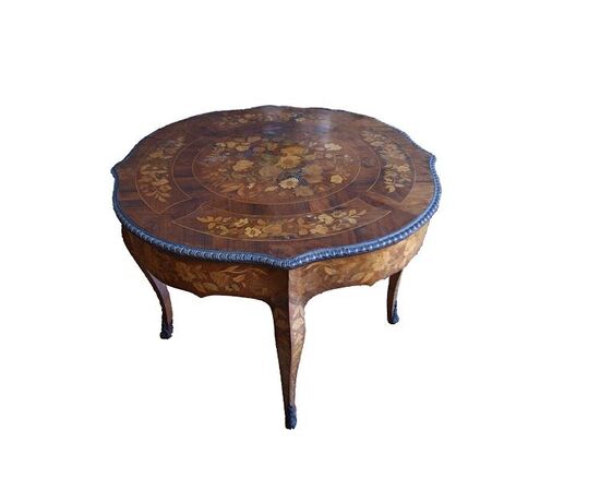 Splendid Dutch table from the 1700s in the Louis XV style, richly inlaid