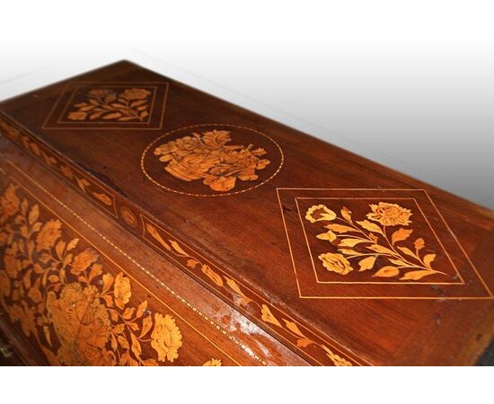 Stunning Dutch roll-top commode from the early 1800s, Louis XVI style, in richly inlaid mahogany.
