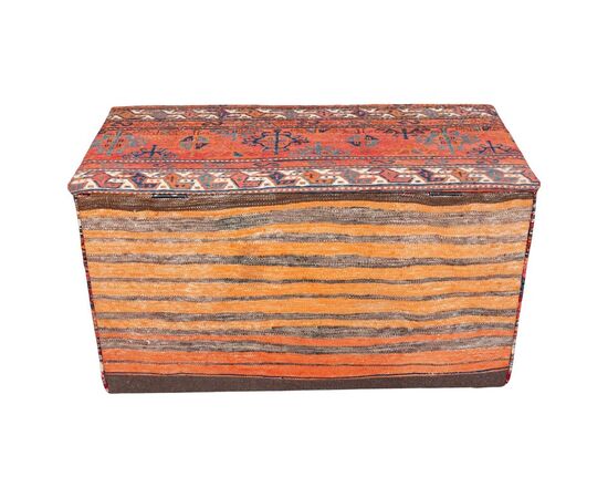 Chest covered with kilim - M/296 -