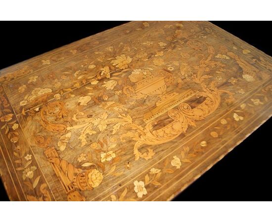 Late 18th-century Dutch coffee table richly inlaid