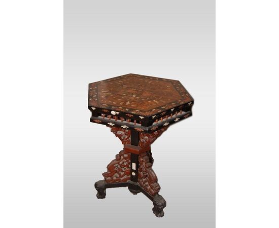 Stunning English 1800s small table with oriental taste, inlays and ivory.