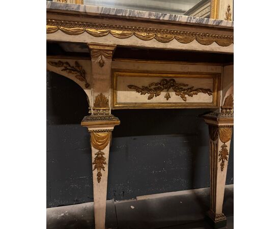 SPECC569 - Consolle con specchiera laccata e dorata, epoca '700, misure cm L 126 x H 276 x P 63