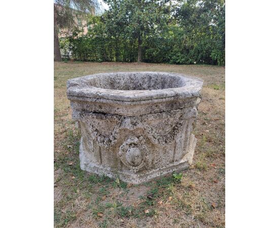 Spettacolare ed importante pozzo in pietra - 155 x 155 cm
