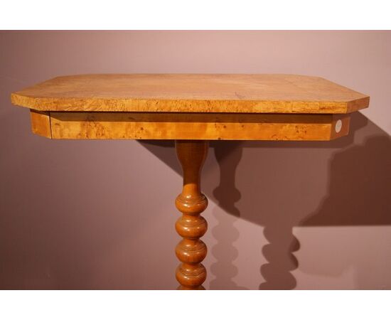 Antico tavolino Biedermeier in betulla del 1800