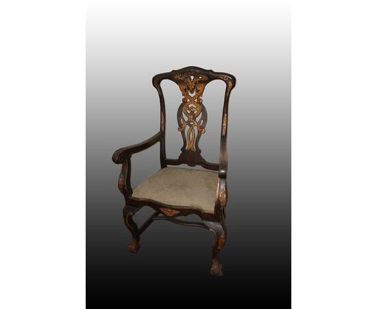 Living room with 2 armchairs and 1 sofa from the early 1800s, Spanish Chippendale style, gilded.
