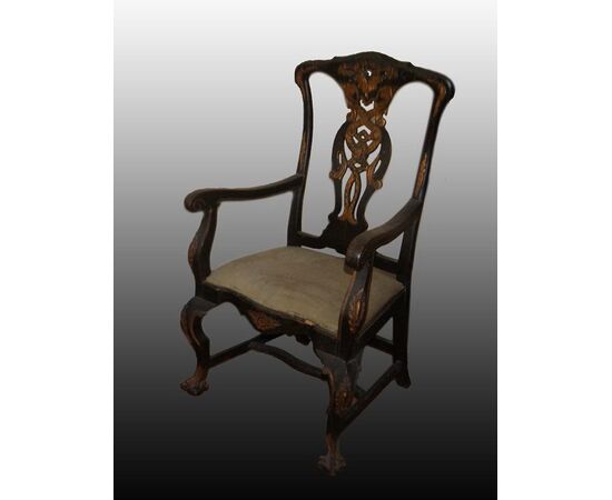Living room with 2 armchairs and 1 sofa from the early 1800s, Spanish Chippendale style, gilded.