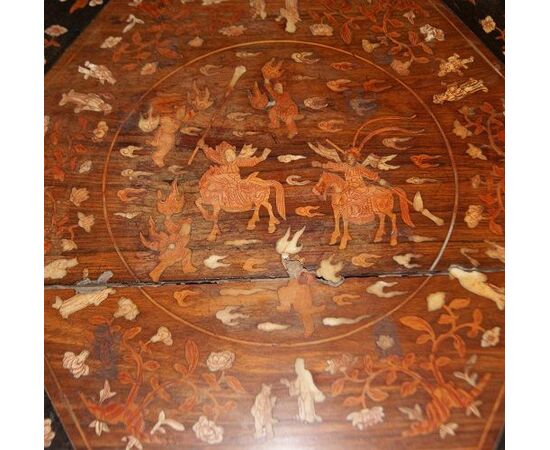Stunning English 1800s small table with oriental taste, inlays and ivory.