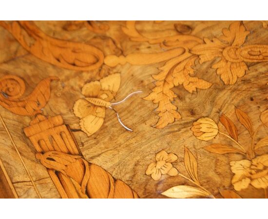 Late 18th-century Dutch coffee table richly inlaid