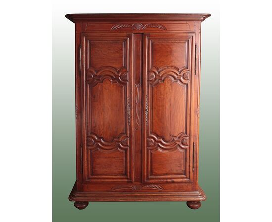 Italian Piedmontese wardrobe from the 1700s in cherry wood